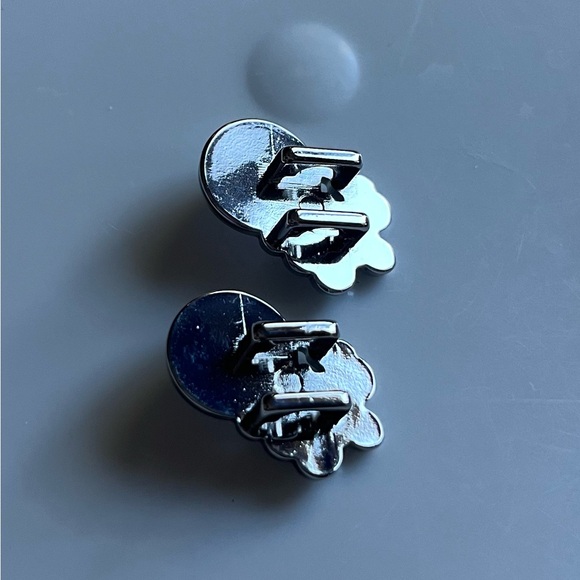 Shoelace charms! Brand new Bling gives your gym shoes/sneakers a little sparkle! - Picture 2 of 2